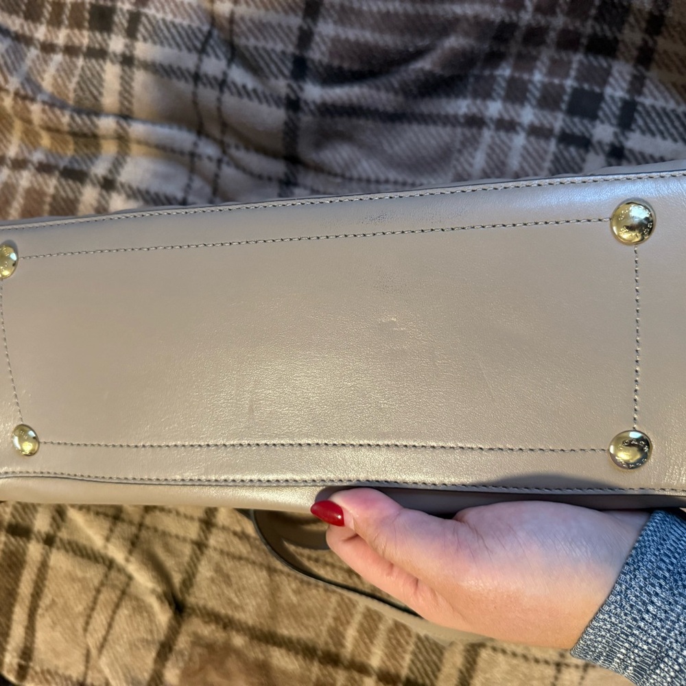 Coach - Picture 4 of 11